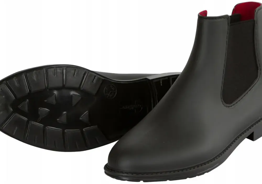 Sztyblety jeździeckie – jak wybrać idealne buty do jazdy konnej?